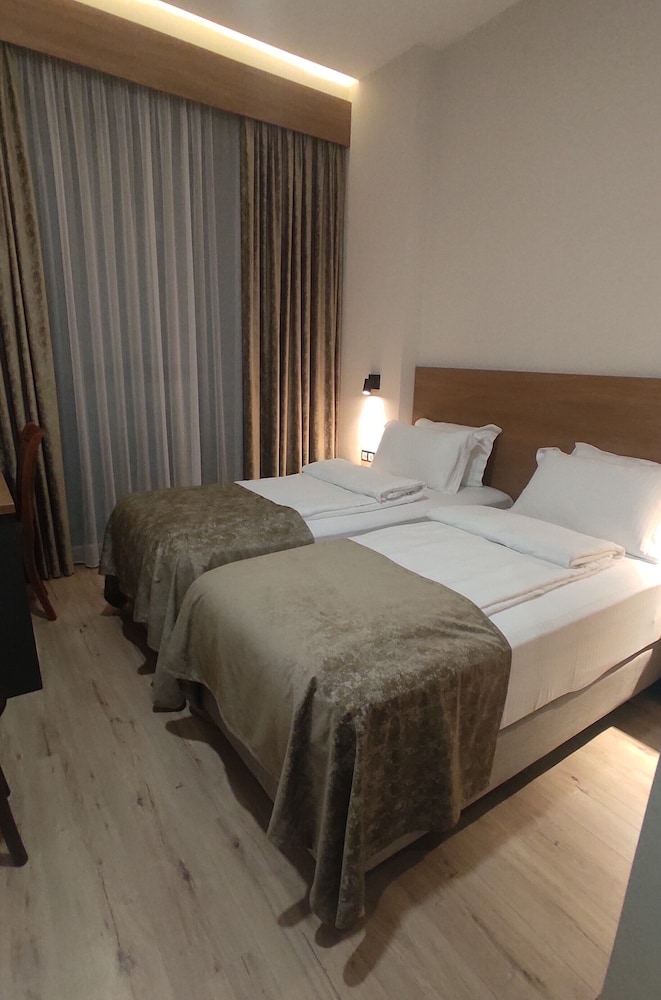 ECONOMY, TWIN BEDS