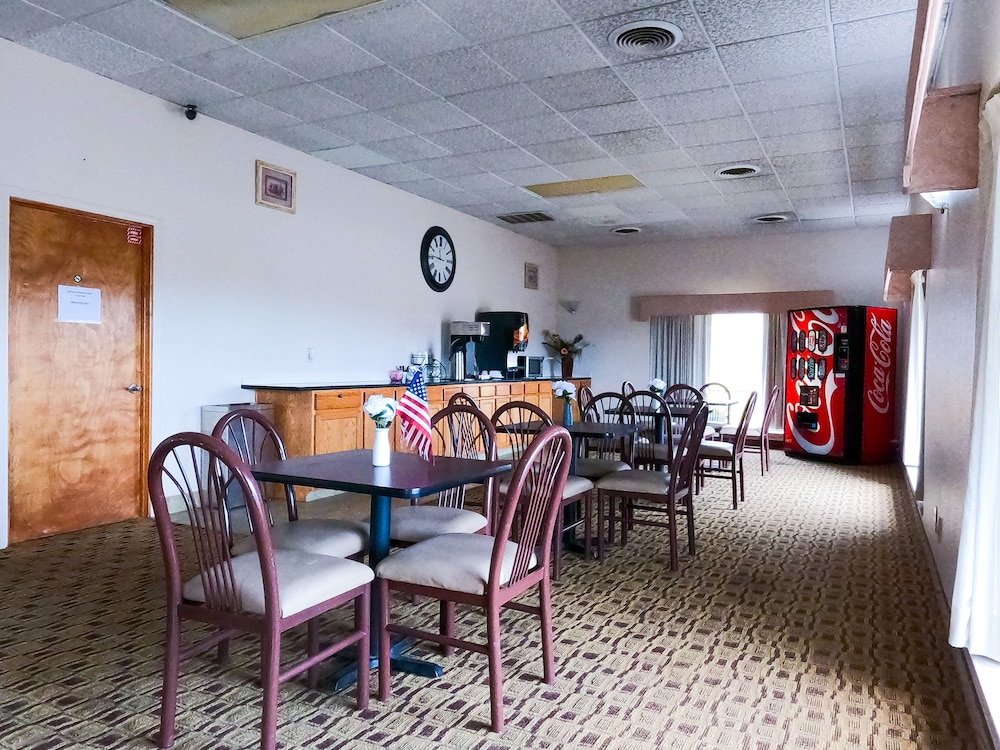 Americas Best Value Inn Salina 19/28