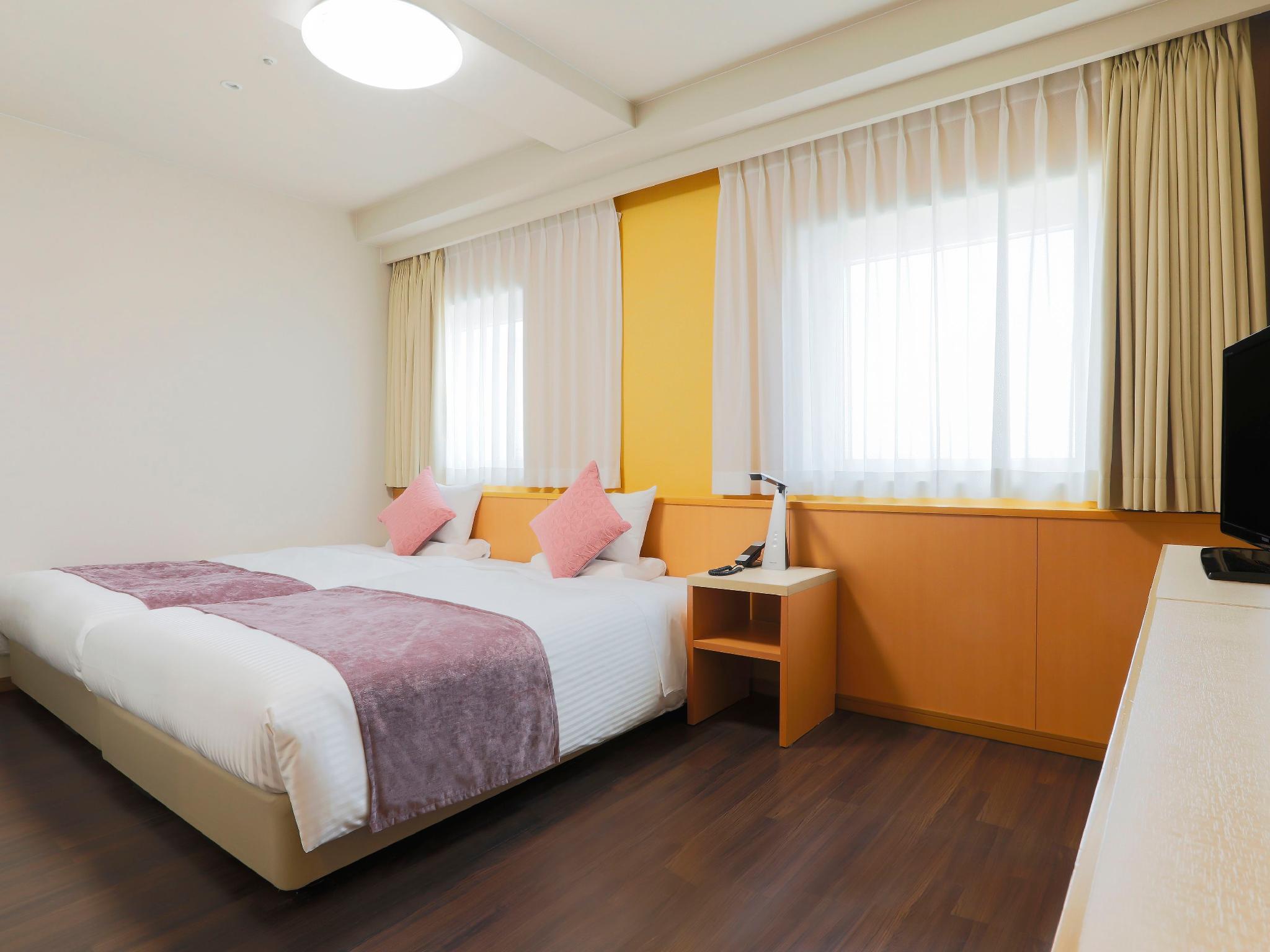 Hollywood, Twin Beds