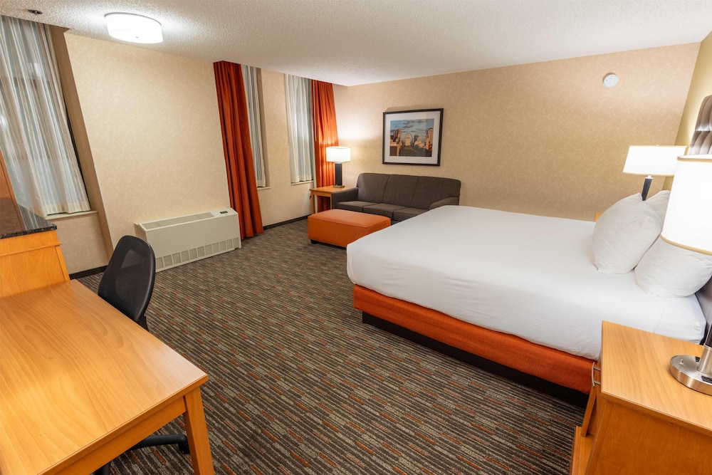 Drury Inn & Suites St. Louis Union Station 9/45
