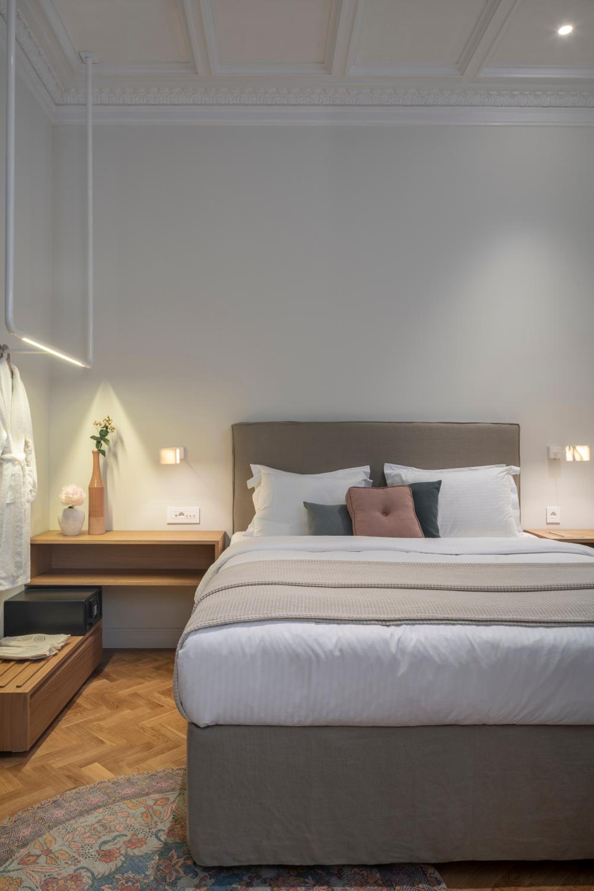 Neo Classic, Deluxe, Queen Bed