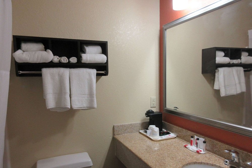 Quality Inn & Suites Benton Harbor - St. Joseph 23/24