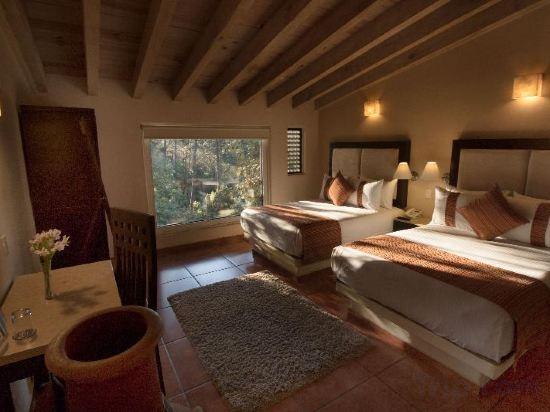 suite, multiple beds