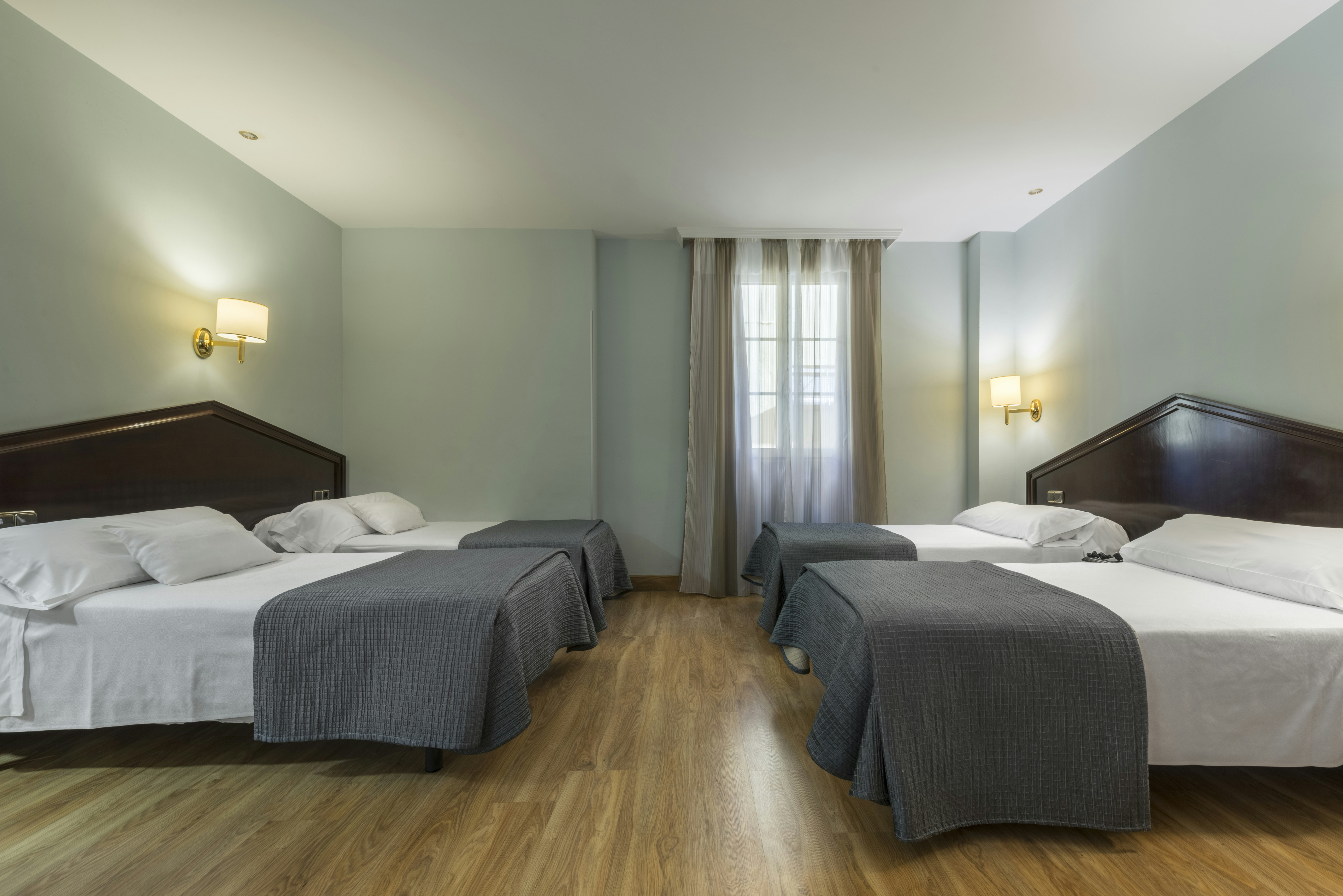 Navas Hotel 36/82