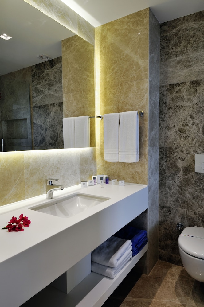 Lugga Boutique Hotel and Beach 42/43