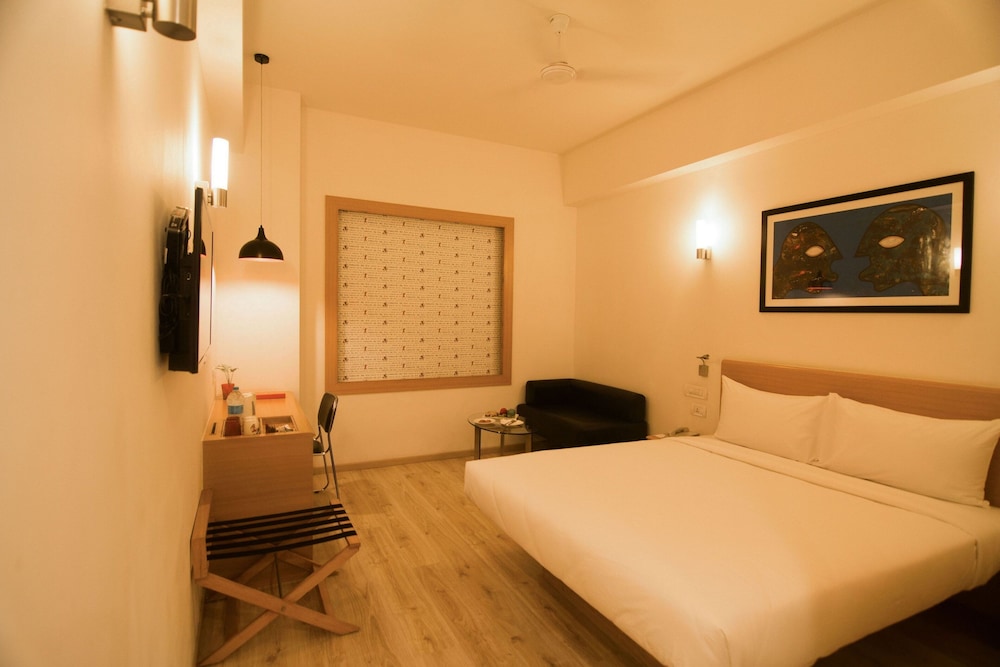 Red Fox Hotel Sector 60 Gurugram 20/62