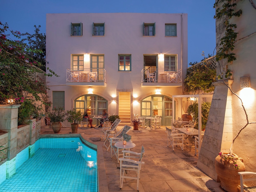 Mythos Suites Hotel 5/68