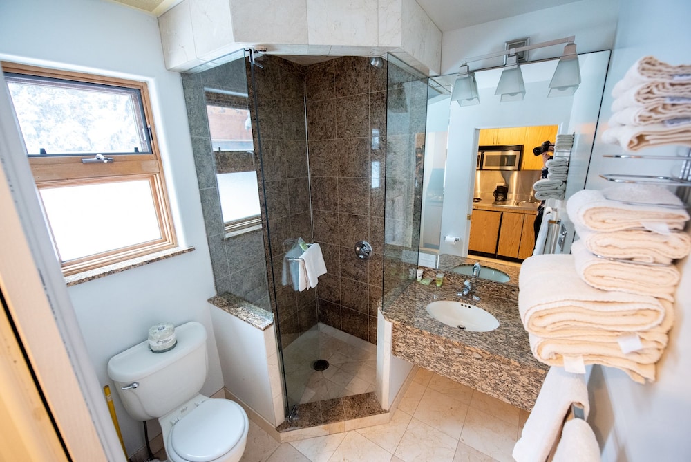 St Moritz Lodge Condos 66/69