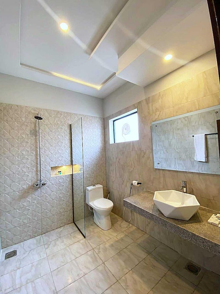 Grand Shalimar Hotel 44/47