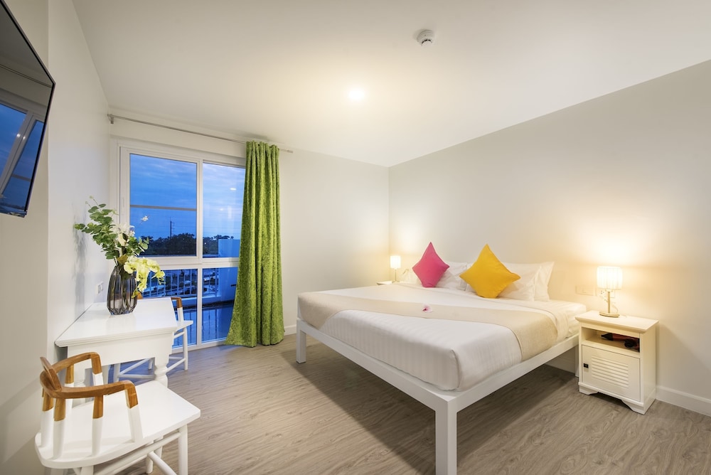 2 Bedrooms, Suite, Queen Bed