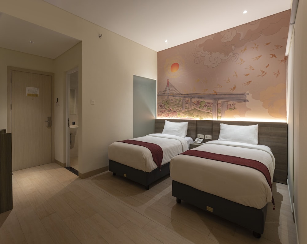 EXECUTIVE, TWIN BEDS