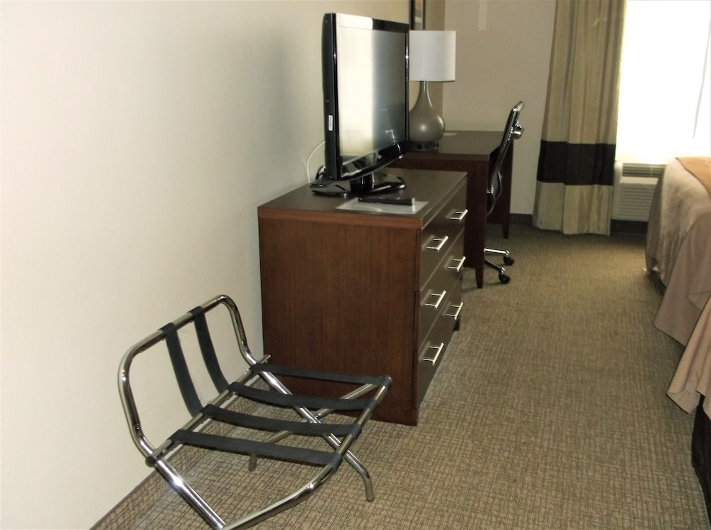Comfort Inn and Suites Seguin, TX 36/37