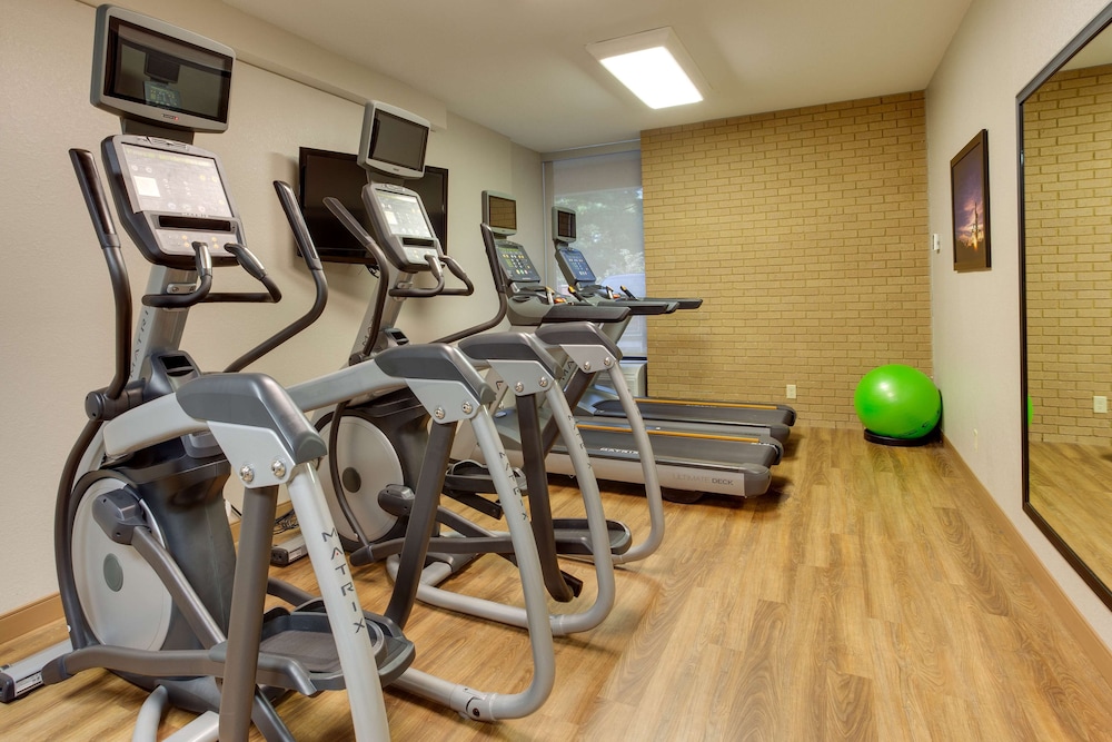 Drury Inn and Suites Louisville East 24/40