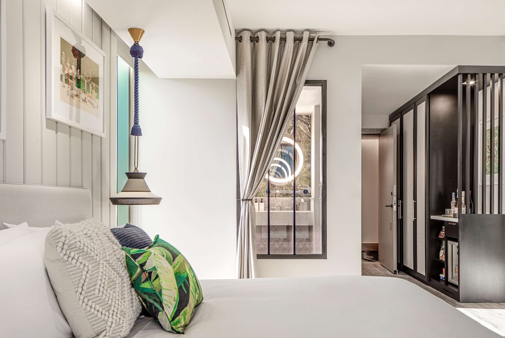 The Ray Hotel Delray Beach, Curio Collection by Hilton 28/62