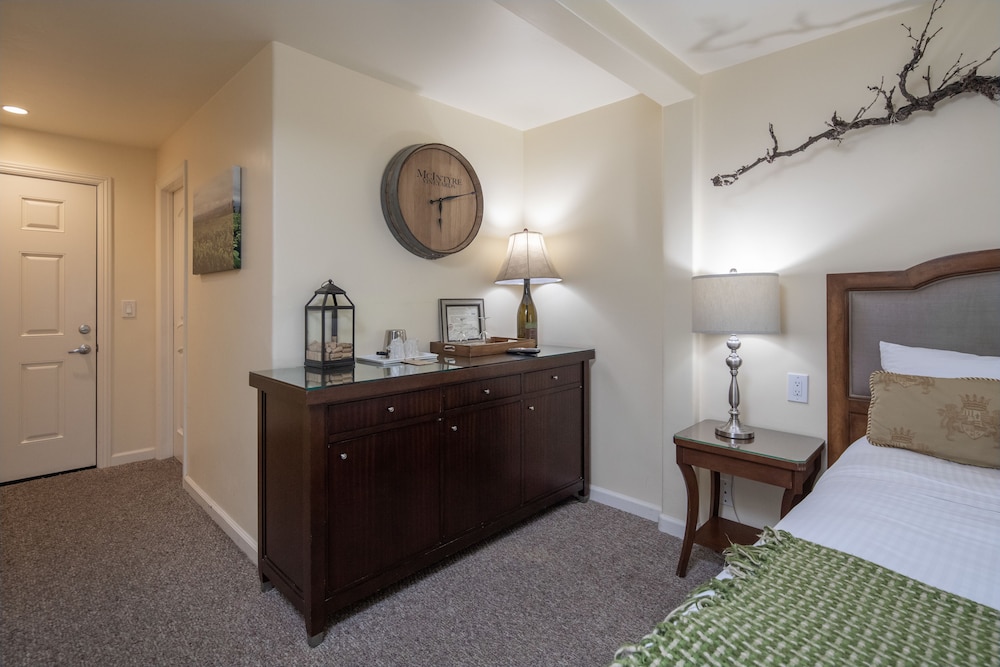 Vendange Carmel Inn and Suites 11/55