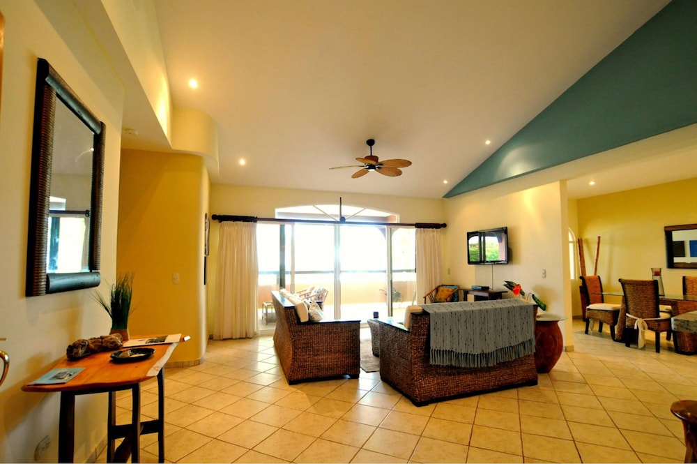 Cocomar Beachfront Hotel Island Resort 43/65