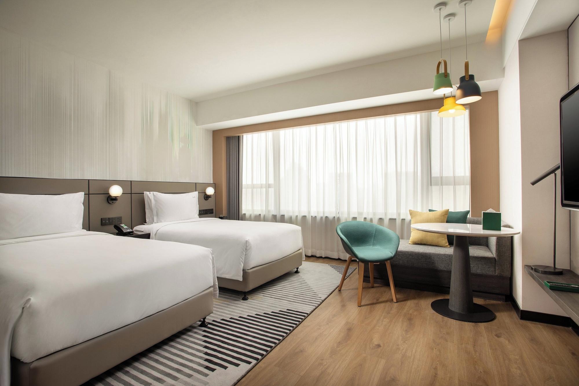 Standard, Multiple Beds, Street View