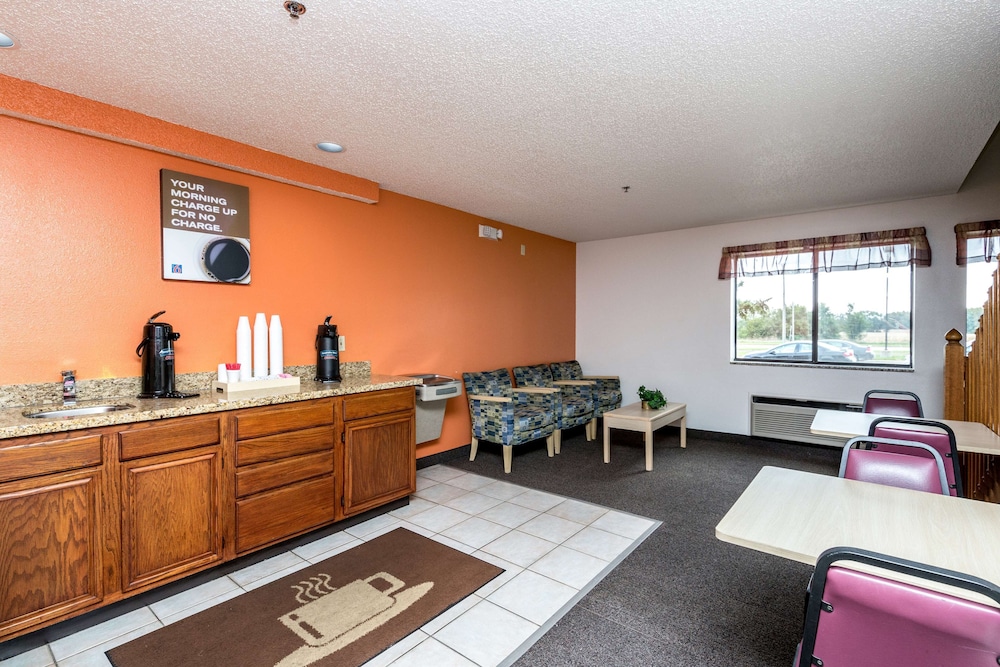 Motel6 Waterloo, IA 8/50