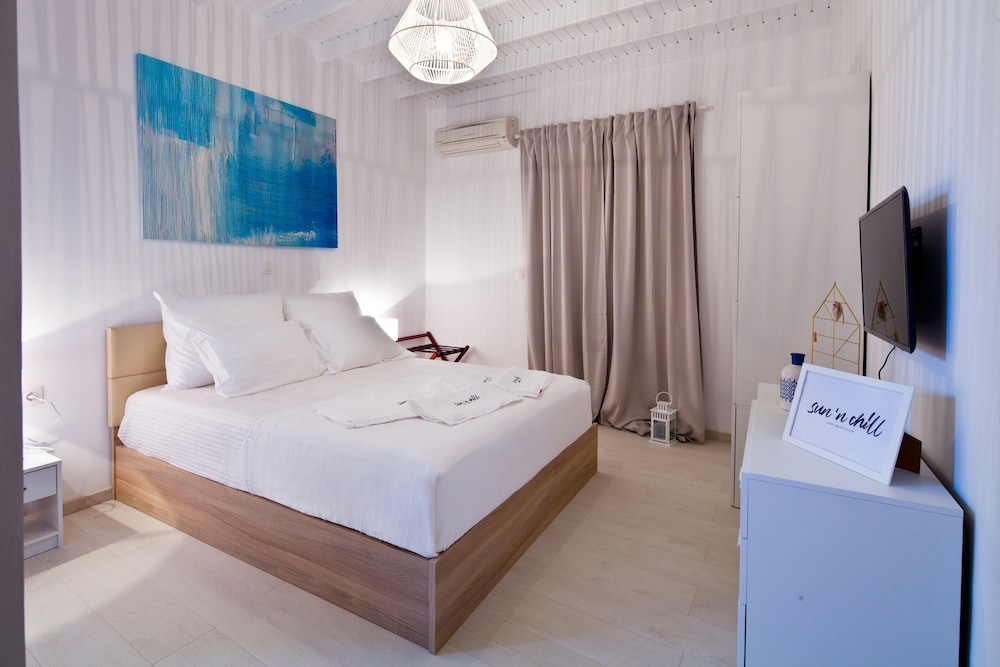 STUDIO, TWIN BEDS, BALCONY