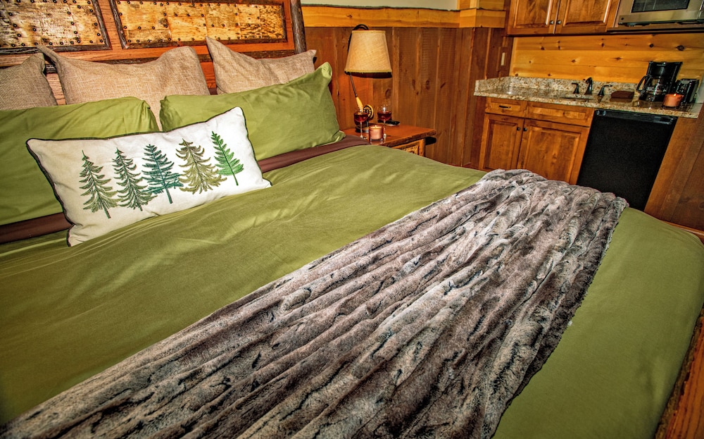 The Lodges at Cresthaven 42/60