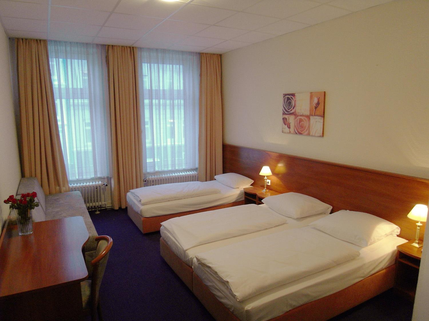 ROOM, TRIPLE