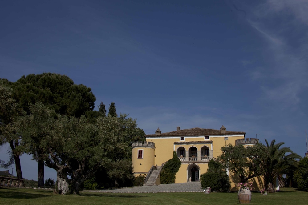 Castello Di Serragiumenta 2/50