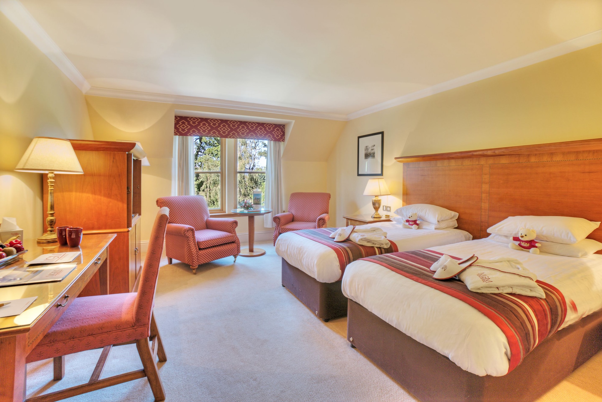 EXECUTIVE, TWIN BEDS