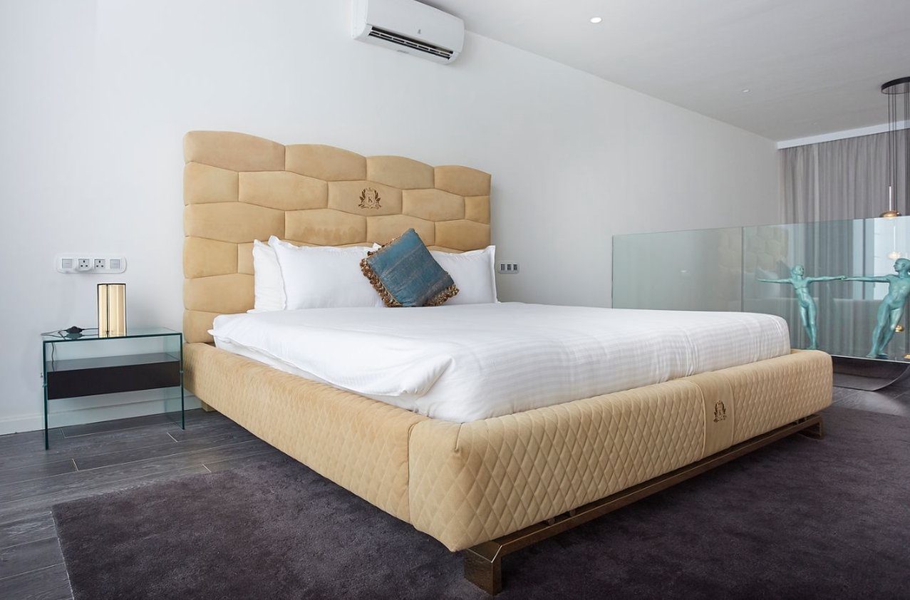 DUPLEX, SUITE, CITY VIEW