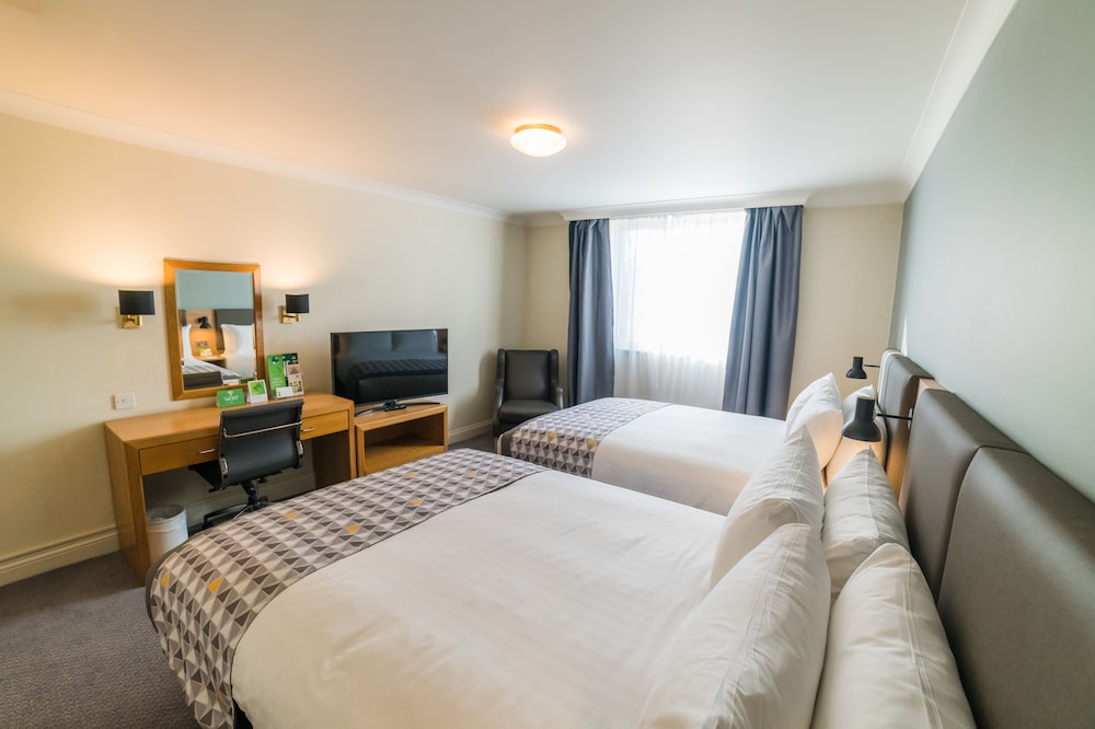 HOLIDAY INN BRENTWOOD M25, JCT 28 16/74