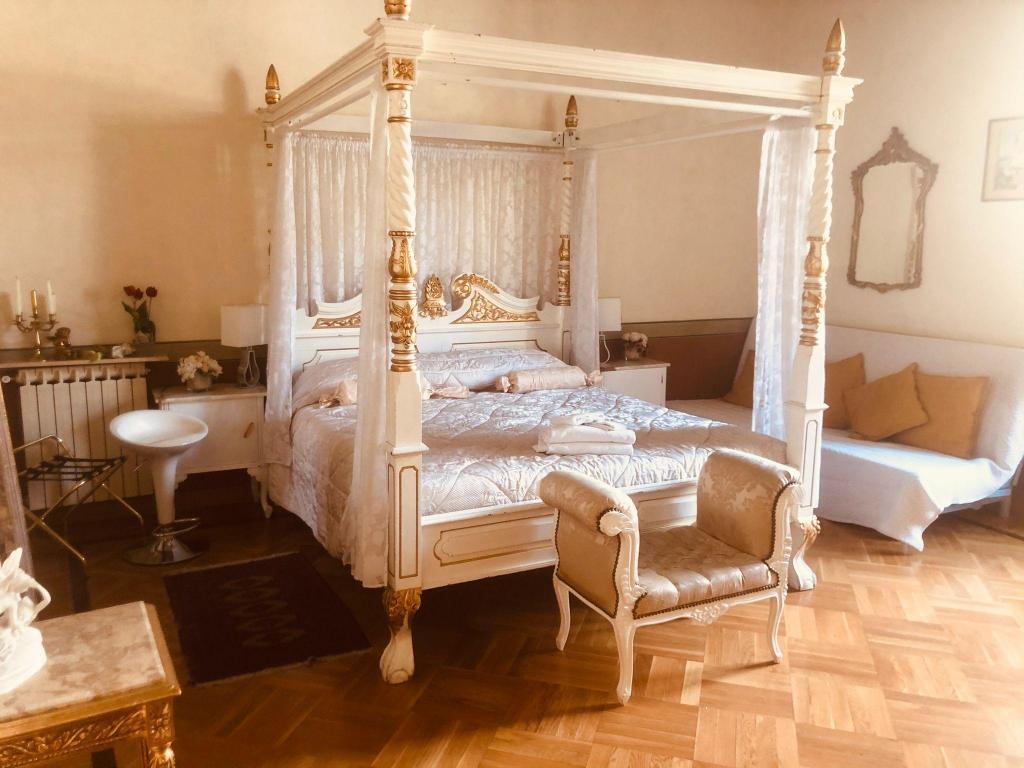 DELUXE, SUITE, CITY VIEW