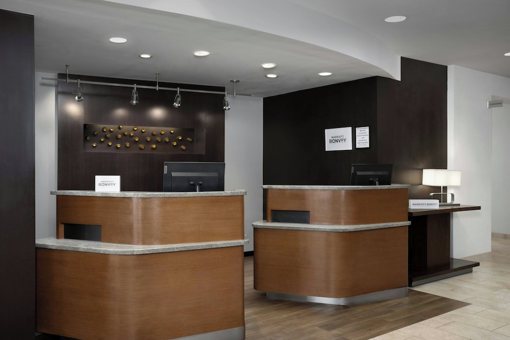 Lobby at Courtyard By Marriott Lakeland, LAKELAND - FL