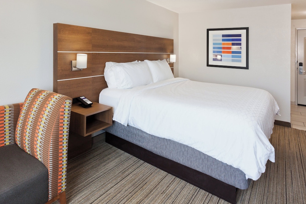 Holiday Inn Express Hotel And Suites Rome East 15/50