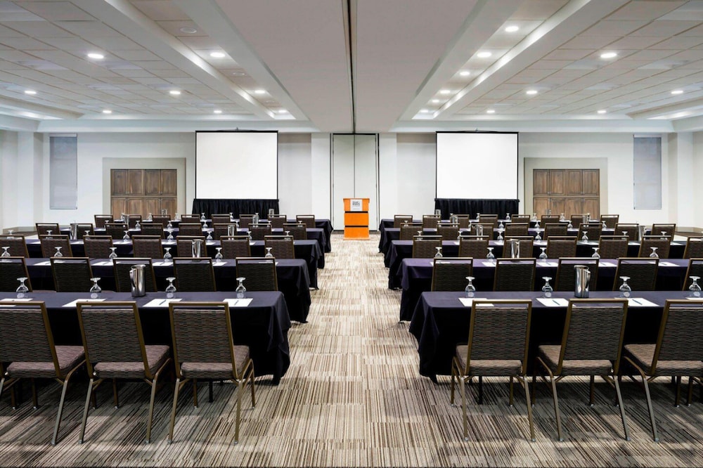 Holiday Inn Cincinnati Liberty Way an IHG Hotel 41/44