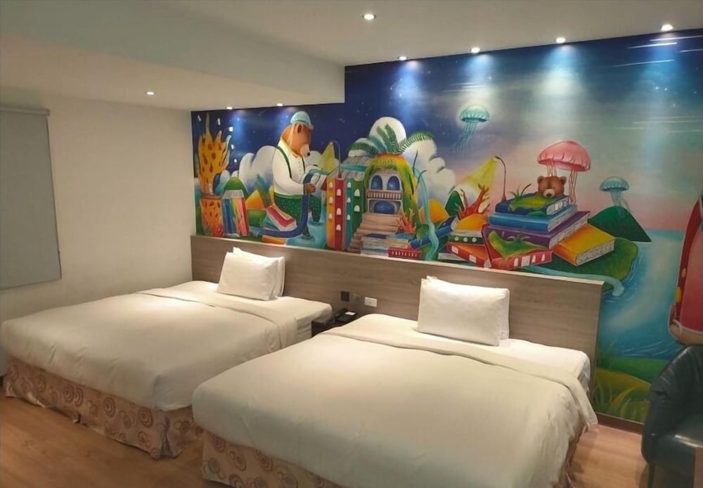 Legend Hotel Pier 2 56/66