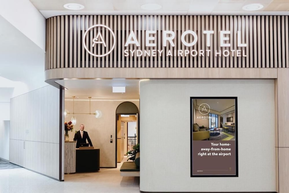 Aerotel Sydney - Inside International Terminal Airport 2/12