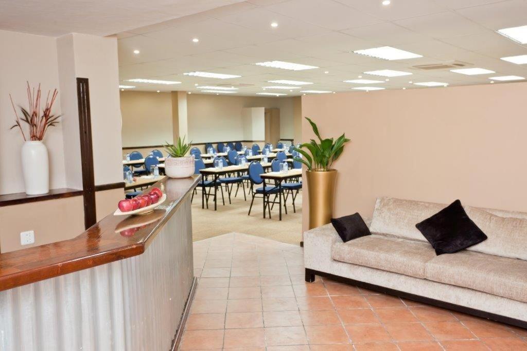 Oudtshoorn Inn Hotel And Conferencing Centre 21/37