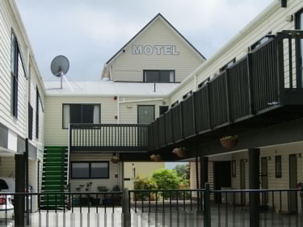 Pohutu Lodge Motel 3/48