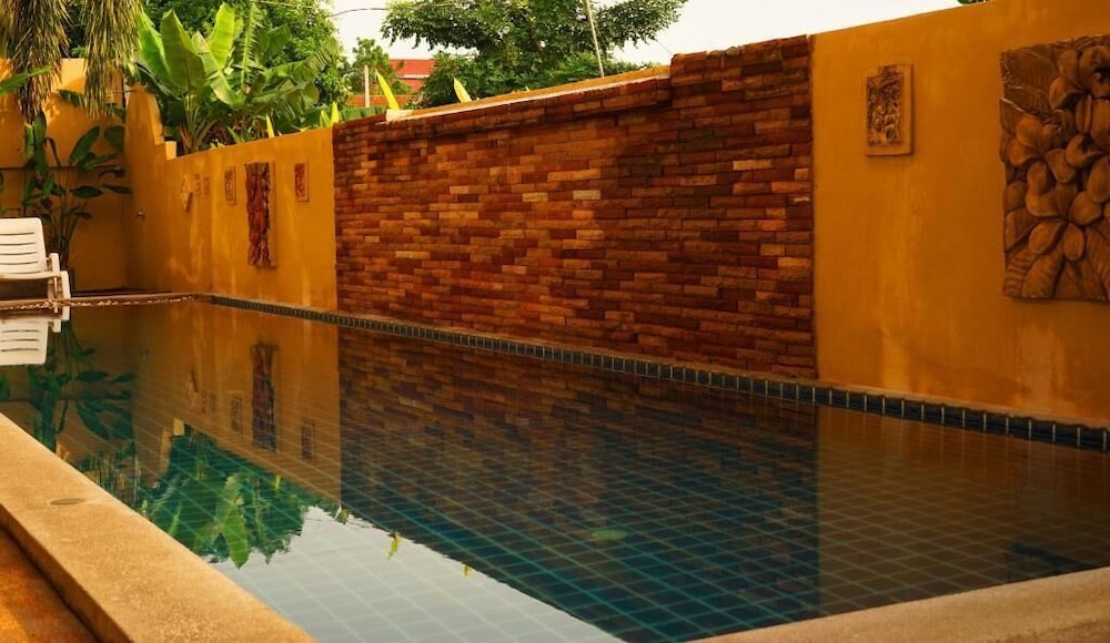 Hathai House Resort 32/48