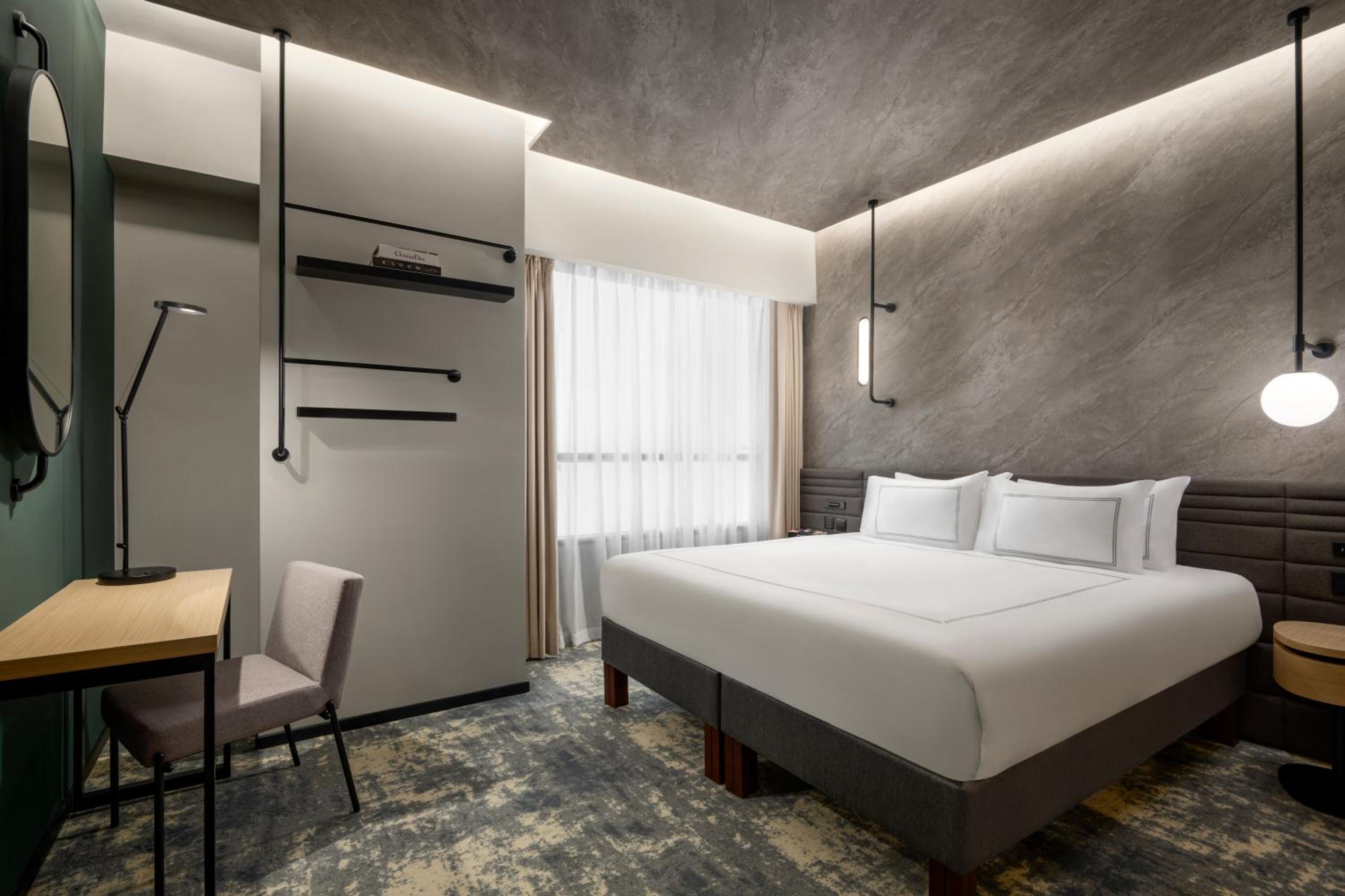 ELITE, STUDIO, KING BED