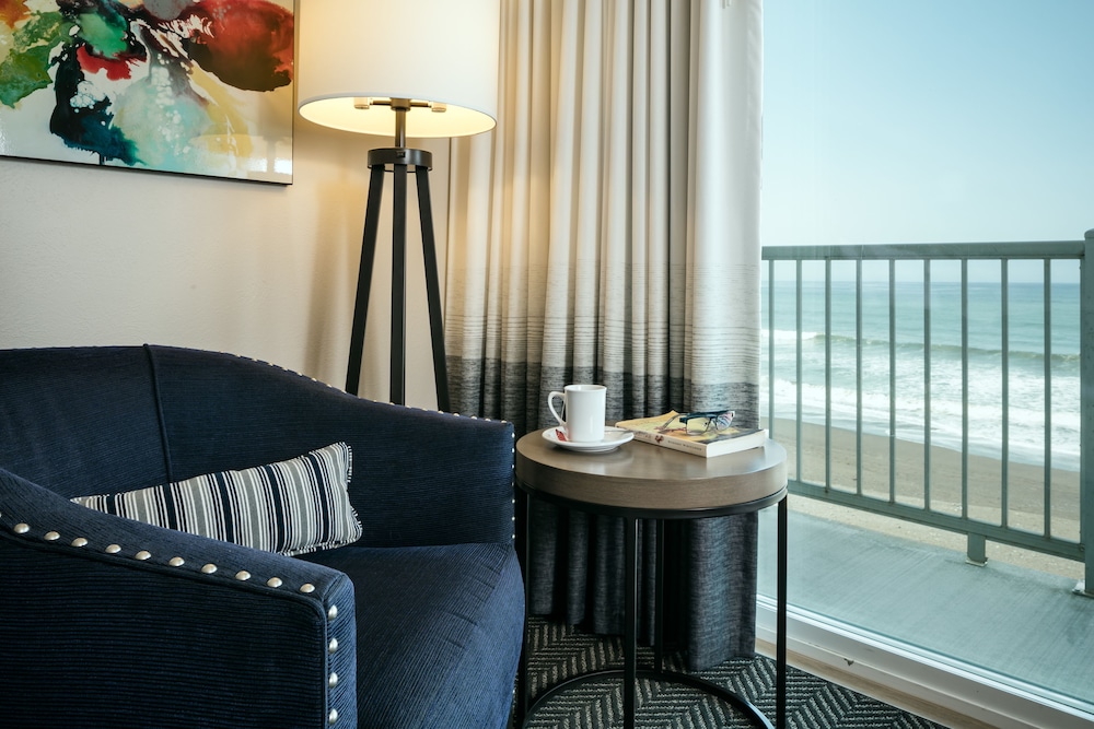 Beachfront Inn 30/39