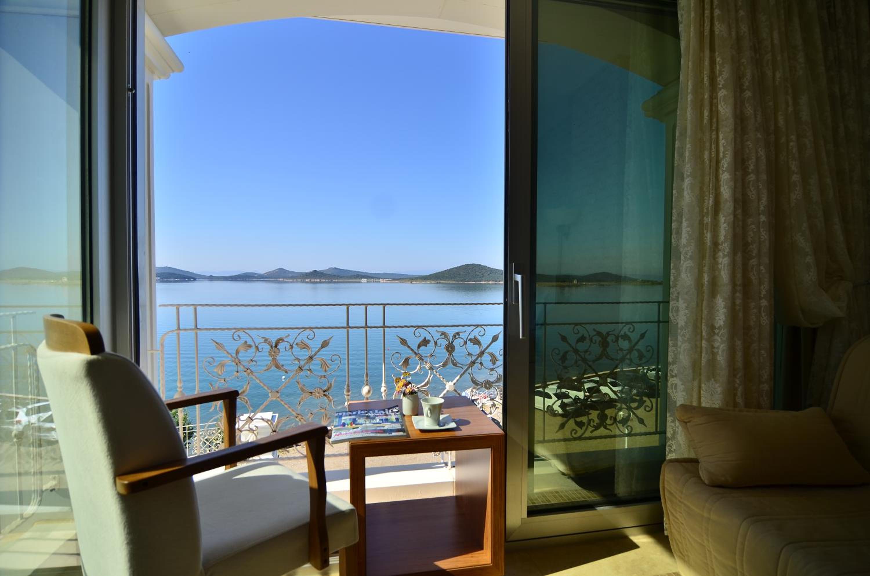 Cunda Kivrak Hotel 47/51