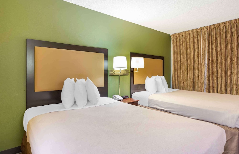 Studio 6 Suites Fresno North CA 20/56