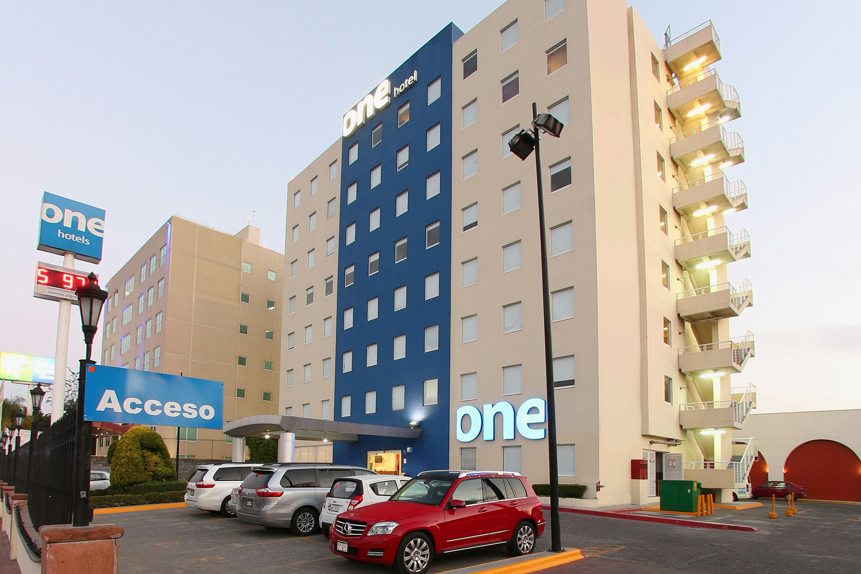 One Queretaro Plaza Galerias 61/62
