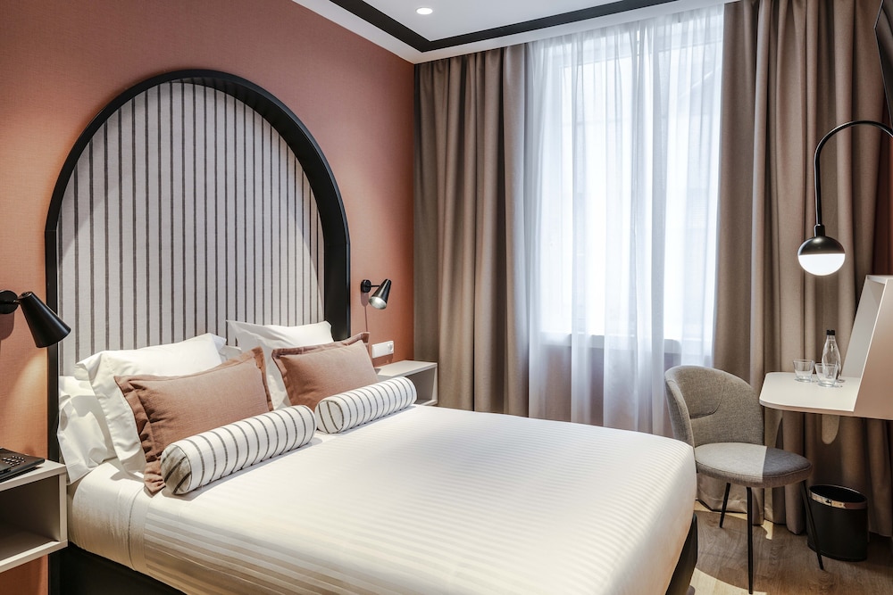 PETITE, ECONOMY, DOUBLE BED