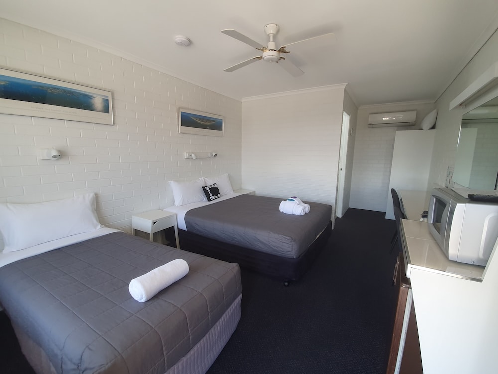 Coastal Bay Motel 26/66