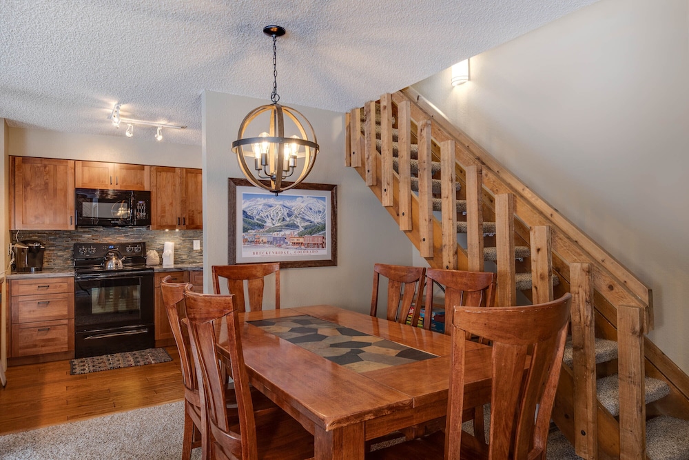 Pine Ridge Condominiums 33/50