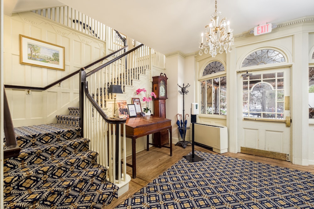 Simsbury 1820 House 52/55