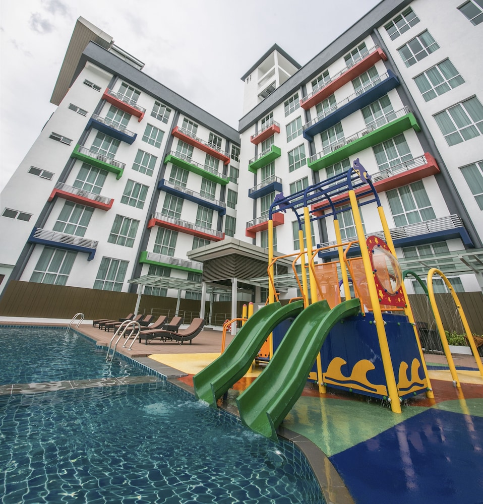 V8 Hotel 28/34
