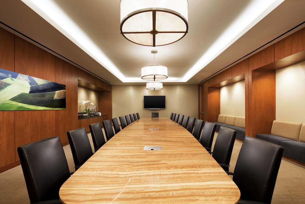 Sheraton Fairplex Hotel Conference Center 38/46