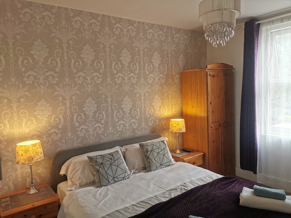 Adams Guest House 13/62